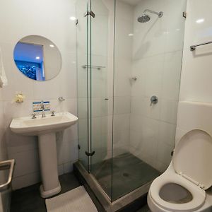 Deluxe One-Bedroom Apartment